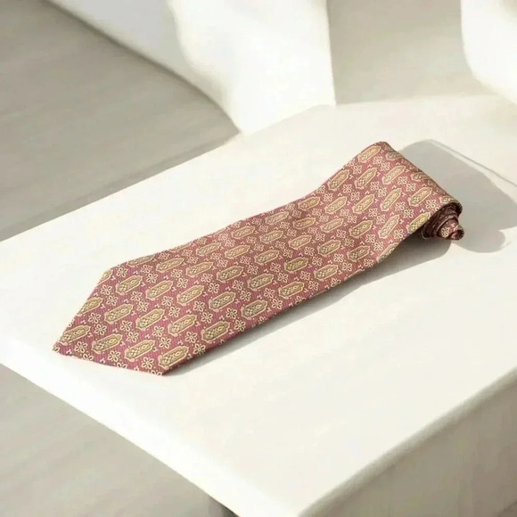 Giorgio Armani Made in Italy 100% Silk Geometric Unisex Neck Tie (4" W X 55"L) - Picture 1 of 4